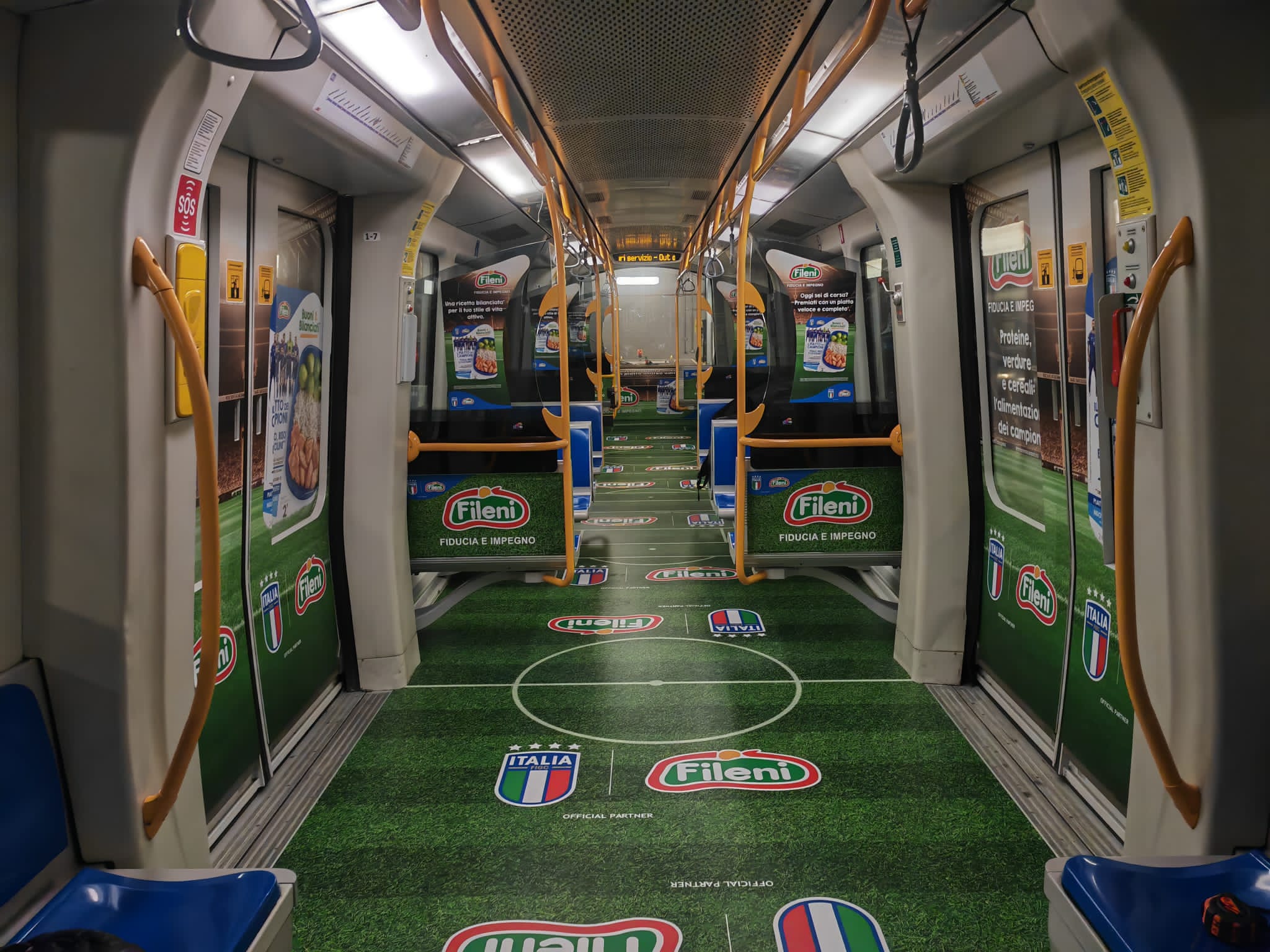Vagone M5 con allestimento Fileni e FIGC Italia